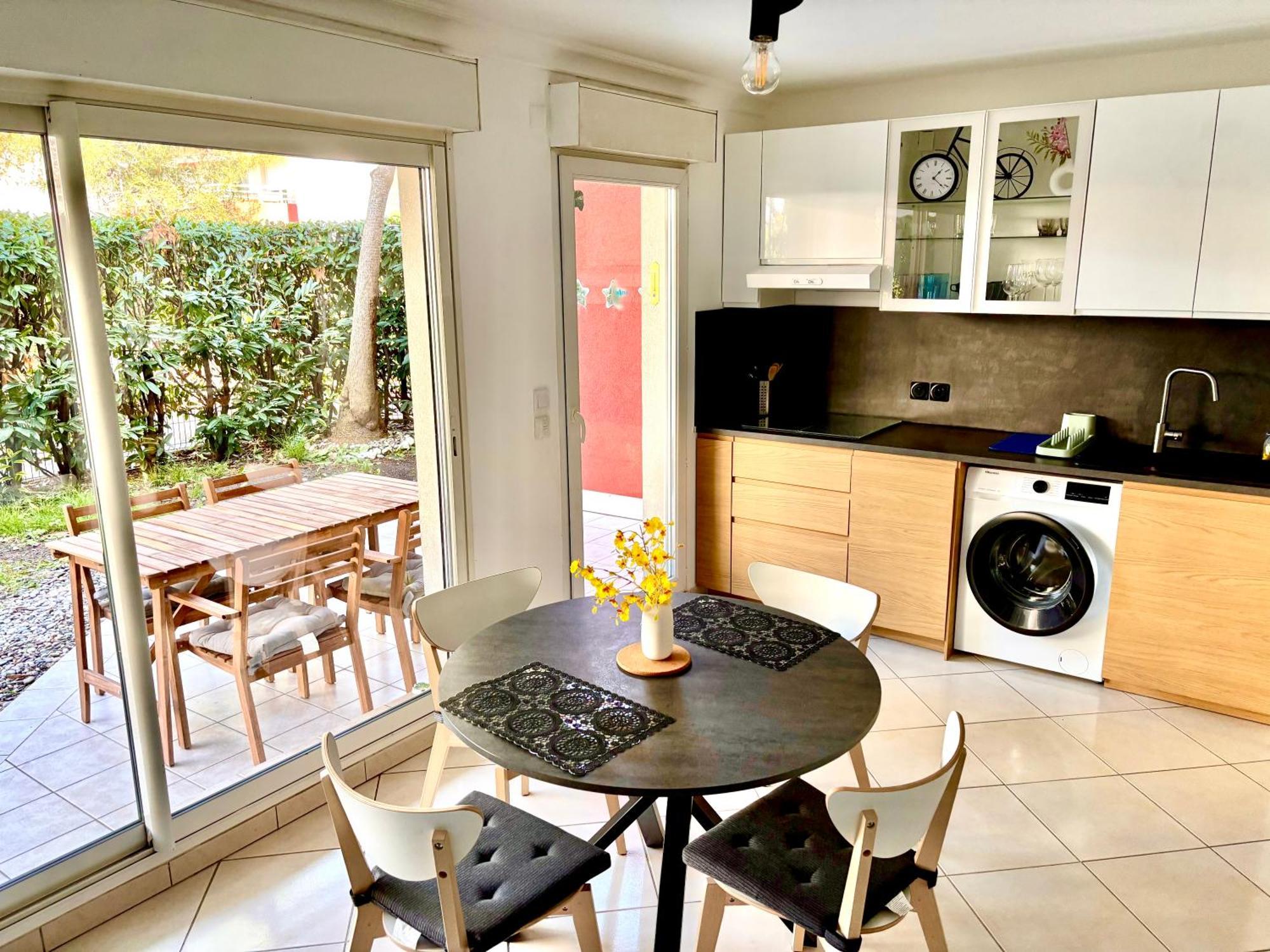 Beachside Apartment With Pool & Garden In Juan Les Pins Antibes Exterior photo